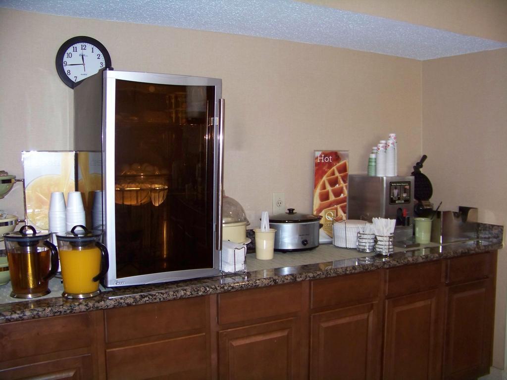 Quality Inn Huntersville Near Lake Norman מראה חיצוני תמונה