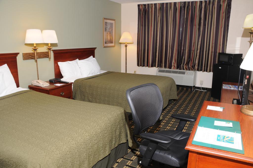 Quality Inn Huntersville Near Lake Norman מראה חיצוני תמונה