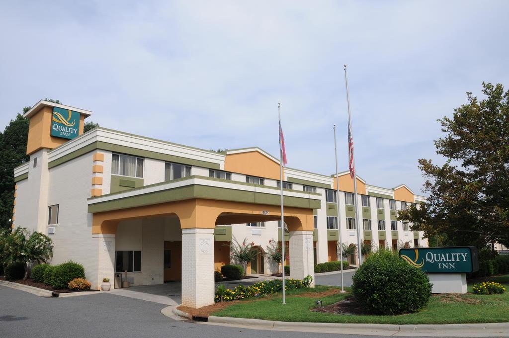 Quality Inn Huntersville Near Lake Norman מראה חיצוני תמונה