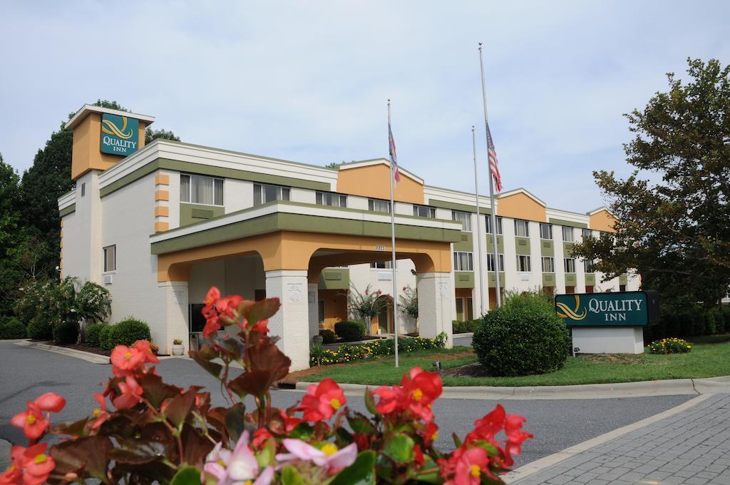 Quality Inn Huntersville Near Lake Norman מראה חיצוני תמונה