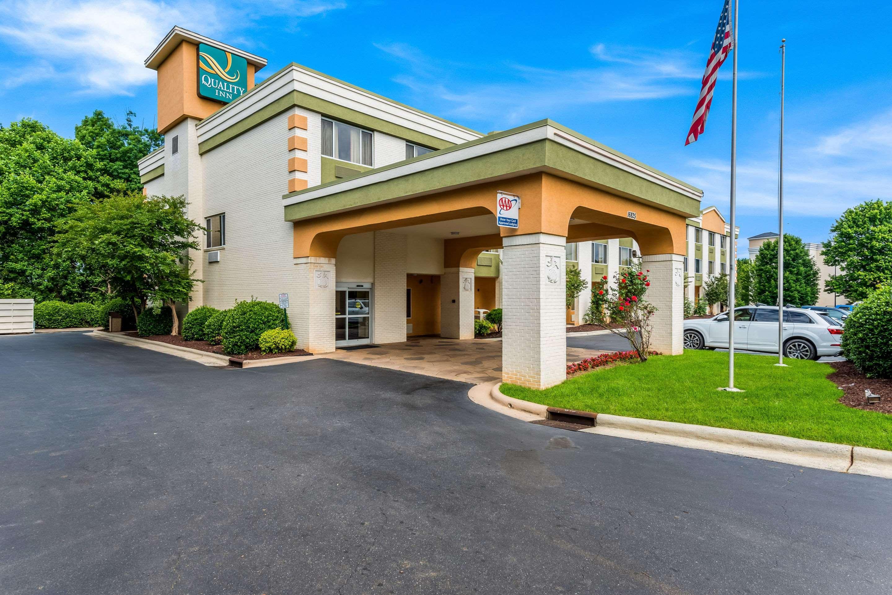 Quality Inn Huntersville Near Lake Norman מראה חיצוני תמונה