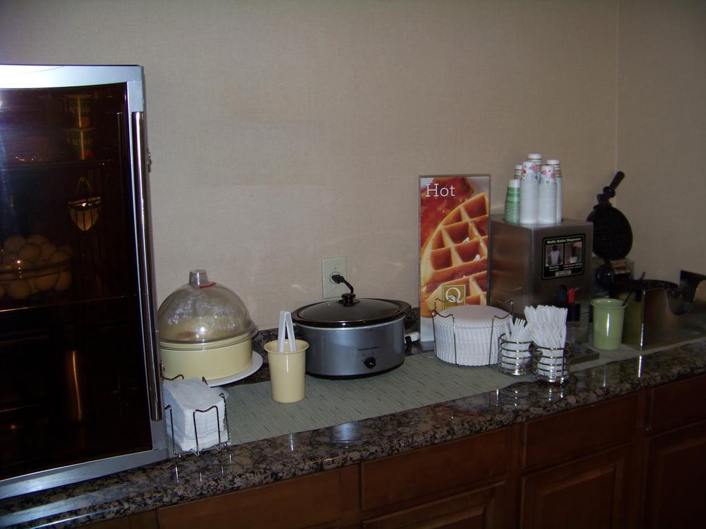 Quality Inn Huntersville Near Lake Norman מראה חיצוני תמונה