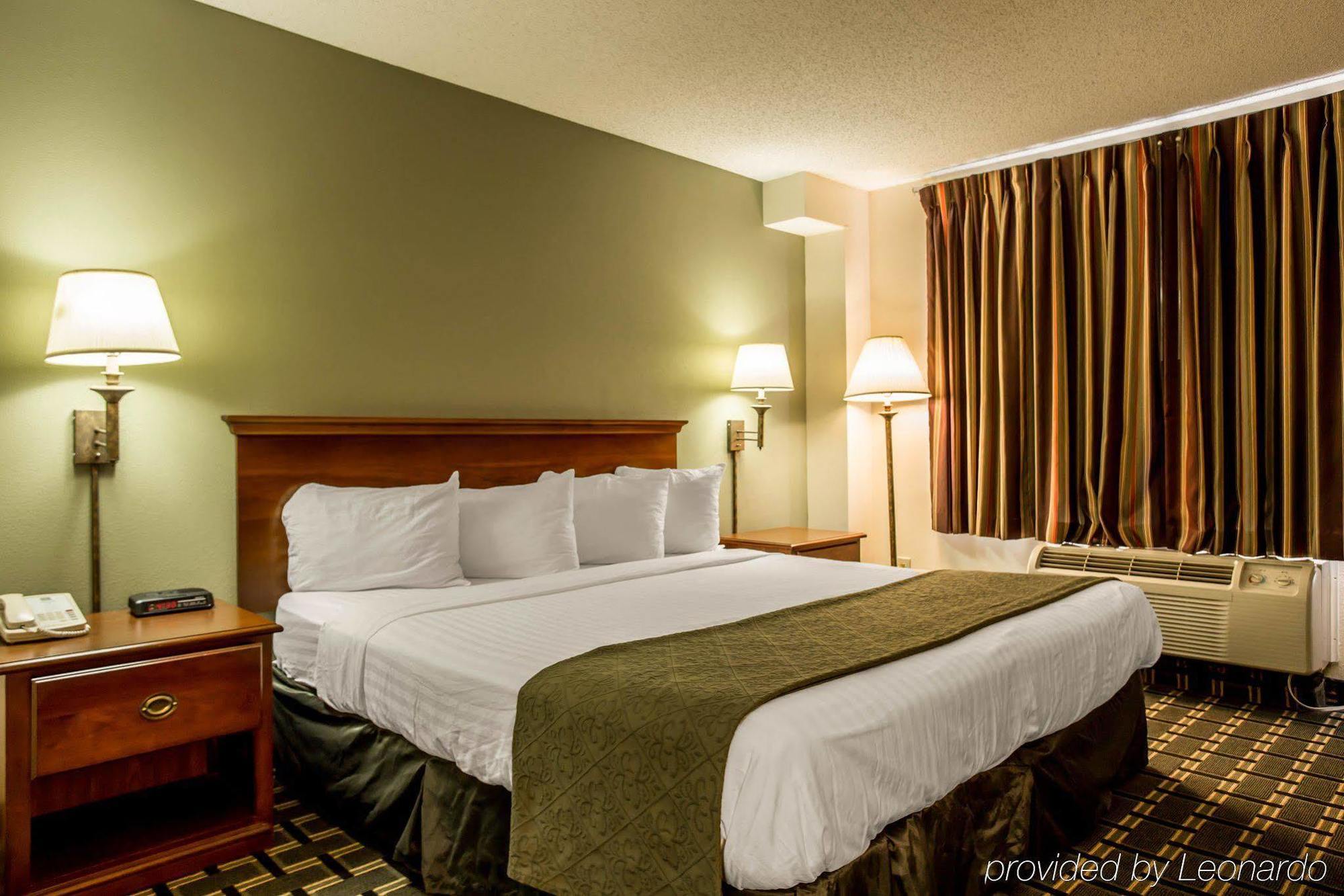 Quality Inn Huntersville Near Lake Norman מראה חיצוני תמונה
