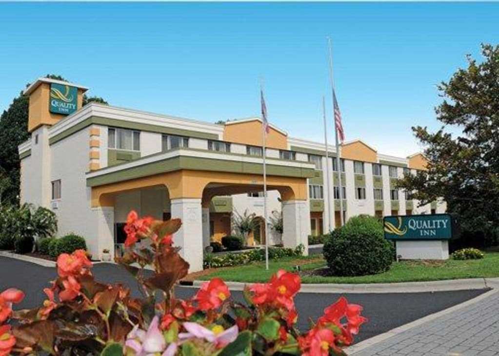 Quality Inn Huntersville Near Lake Norman מראה חיצוני תמונה