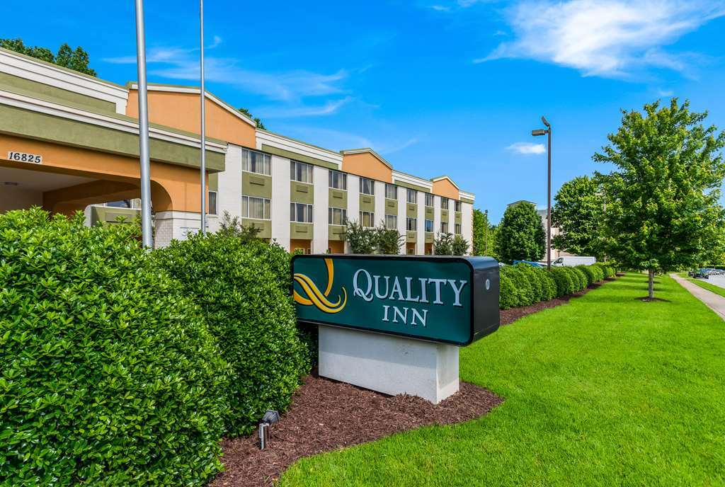 Quality Inn Huntersville Near Lake Norman מראה חיצוני תמונה